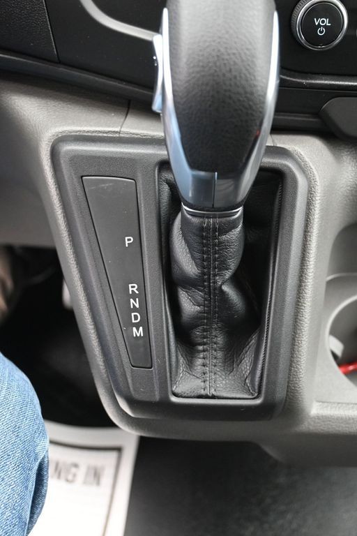 Ford Transit-250 Vehicle Full-screen Gallery Image 13