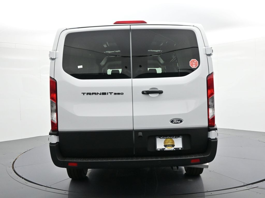 Ford Transit-350 Vehicle Full-screen Gallery Image 7