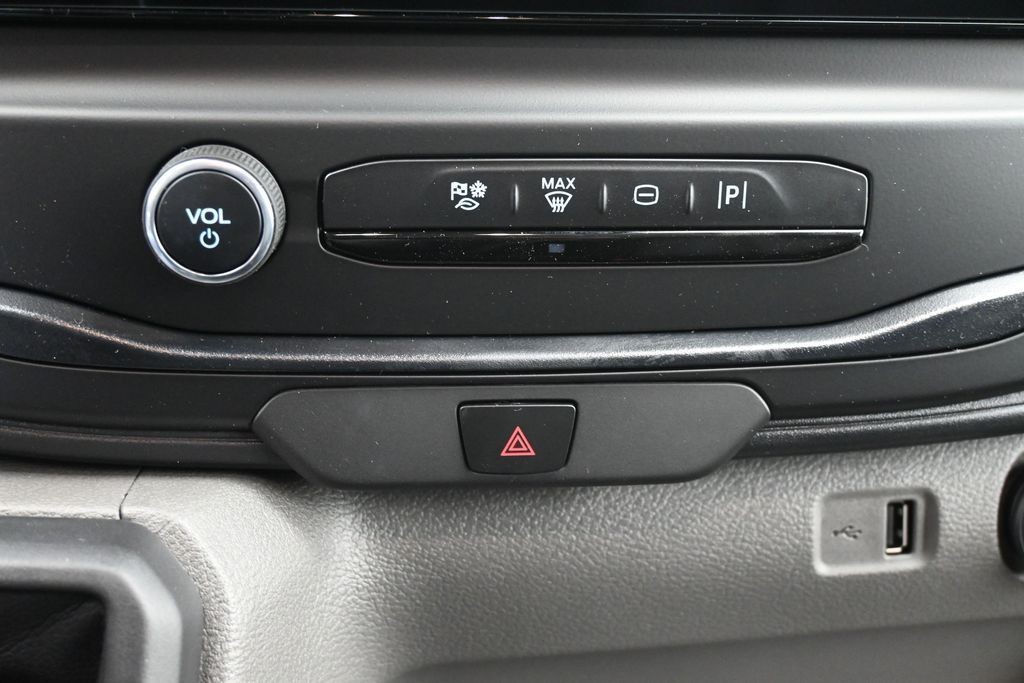 Ford Transit-350 Vehicle Full-screen Gallery Image 13