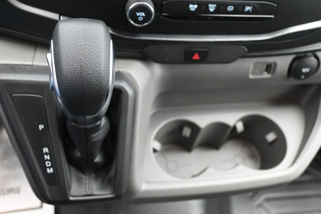 Ford Transit-350 Vehicle Full-screen Gallery Image 14