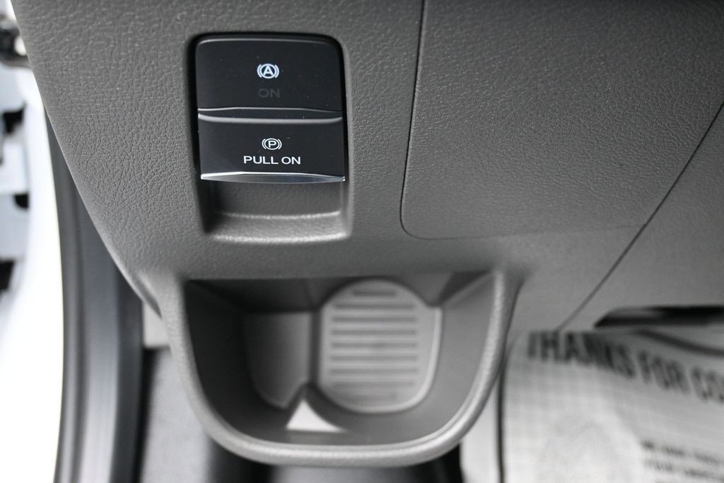 Ford Transit-350 Vehicle Full-screen Gallery Image 17