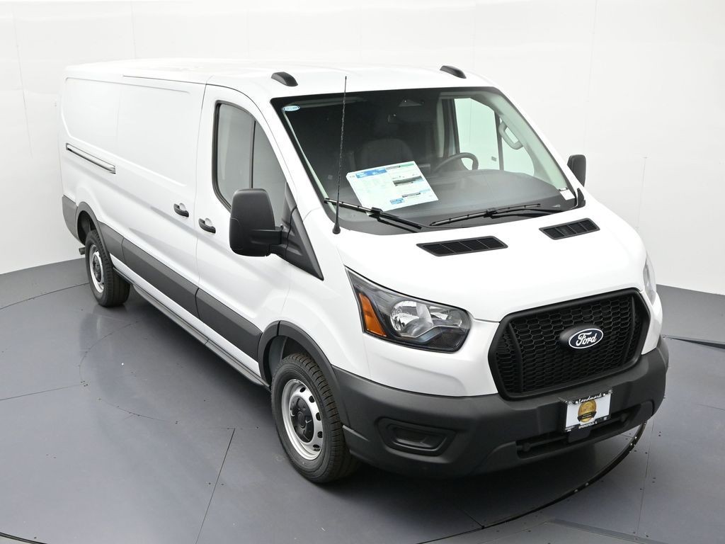 Ford Transit-350 Vehicle Full-screen Gallery Image 21