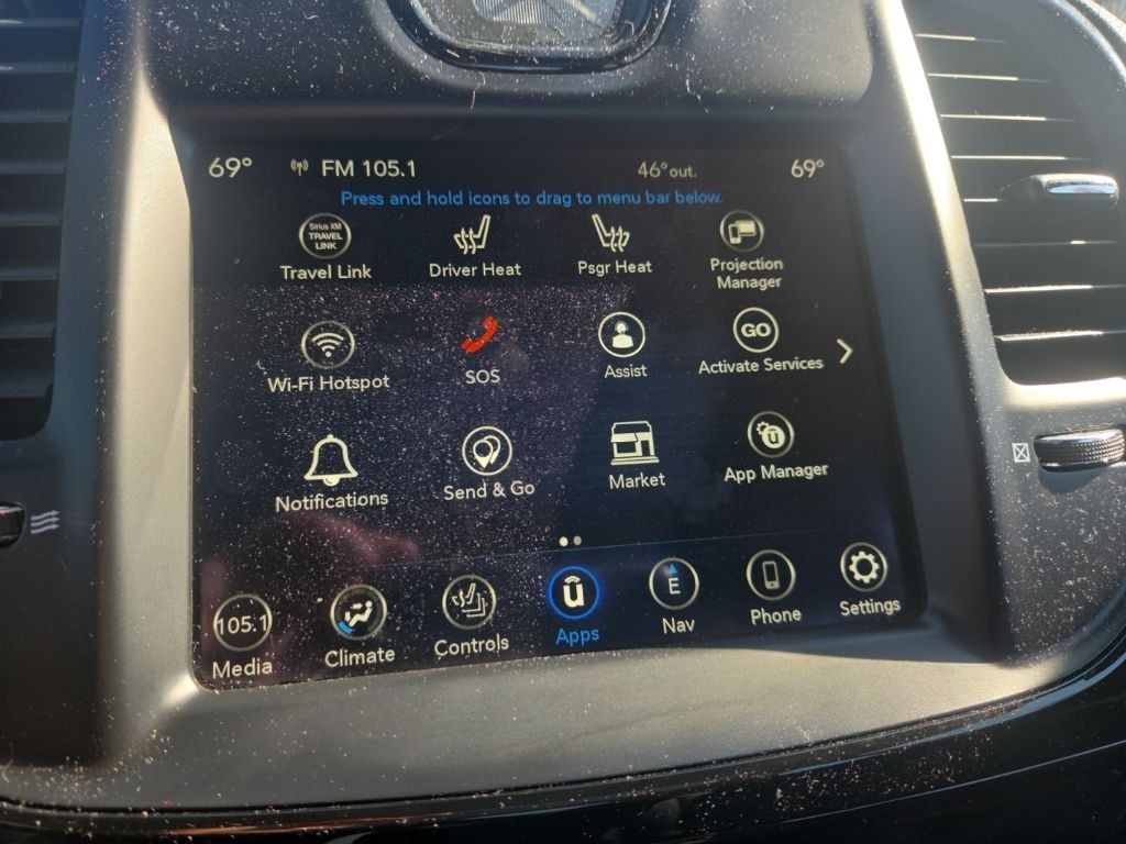 Chrysler 300 Vehicle Full-screen Gallery Image 13