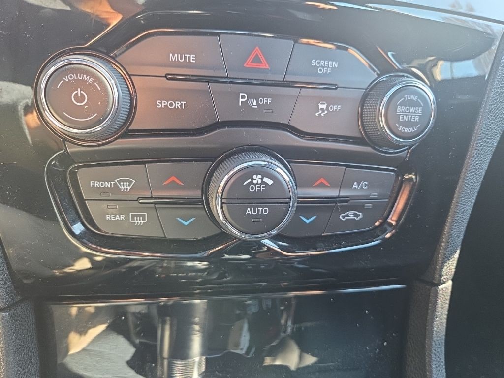 Chrysler 300 Vehicle Full-screen Gallery Image 14