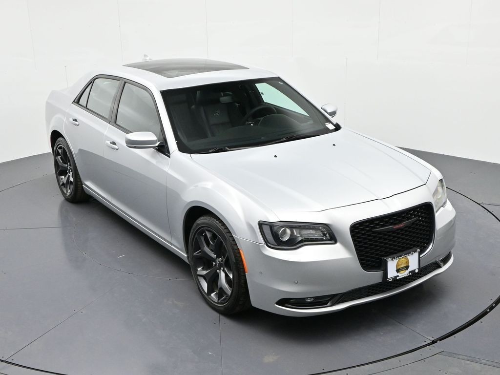 Chrysler 300 Vehicle Full-screen Gallery Image 18
