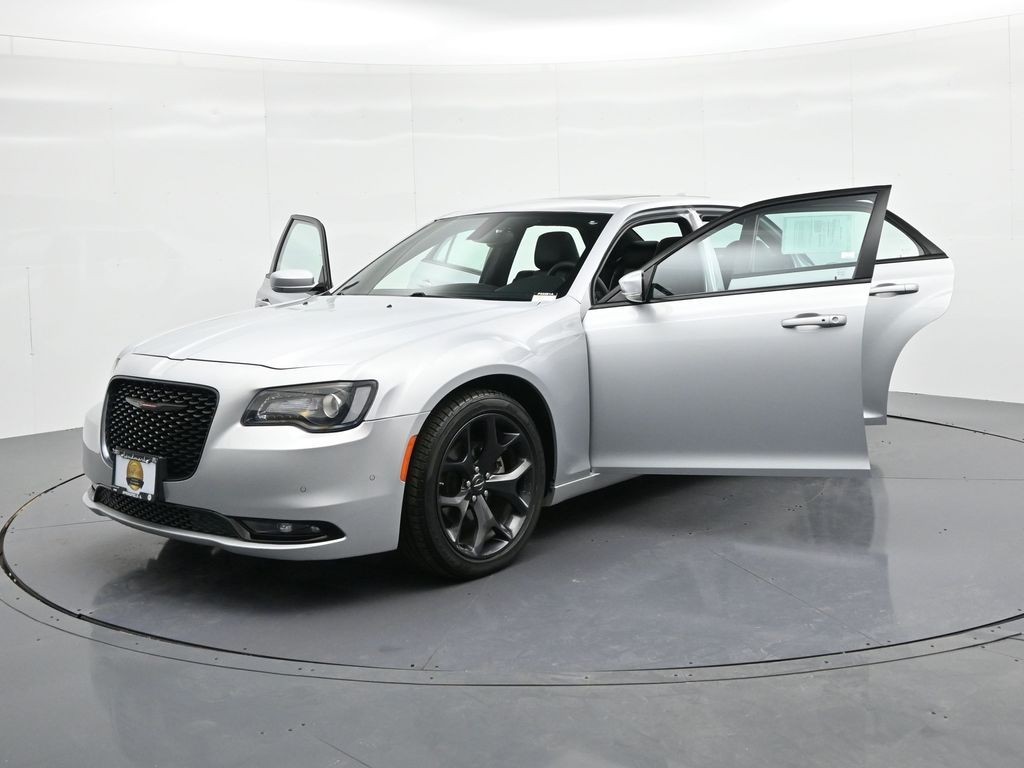 Chrysler 300 Vehicle Full-screen Gallery Image 28