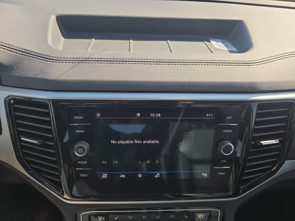 Volkswagen Atlas Vehicle Full-screen Gallery Image 11