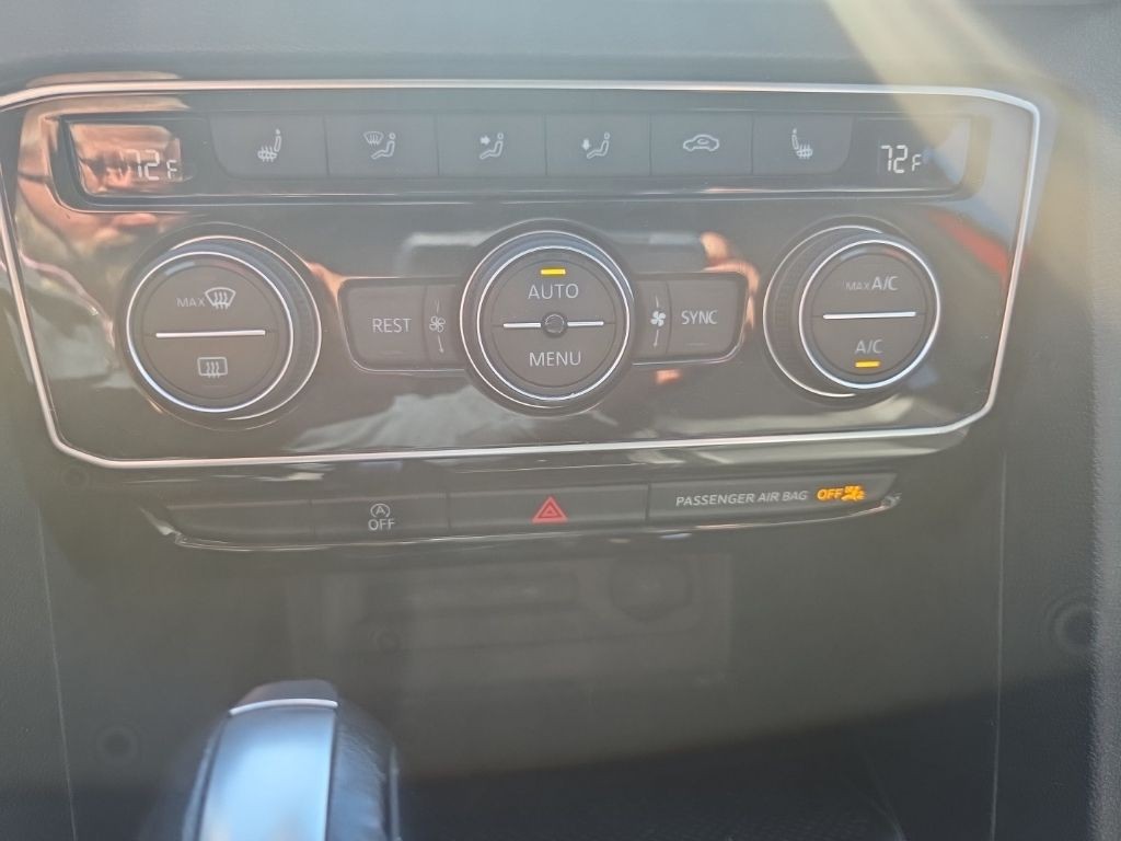 Volkswagen Atlas Vehicle Full-screen Gallery Image 12