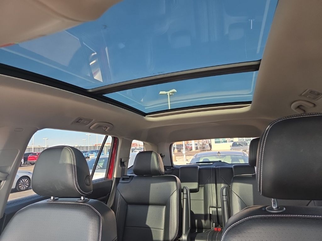 Volkswagen Atlas Vehicle Full-screen Gallery Image 15