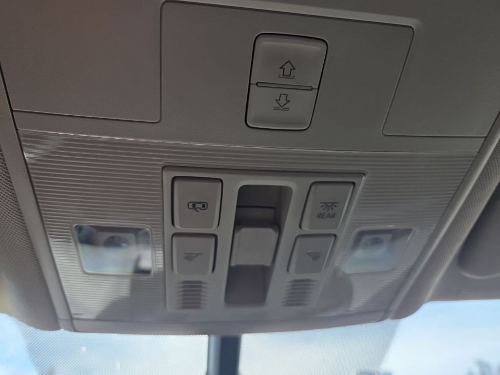 Volkswagen Atlas Vehicle Full-screen Gallery Image 16