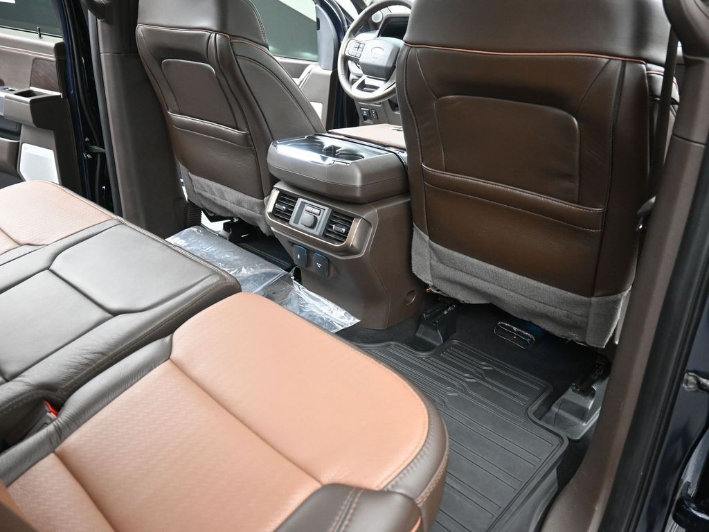 Ford F-150 Vehicle Full-screen Gallery Image 10