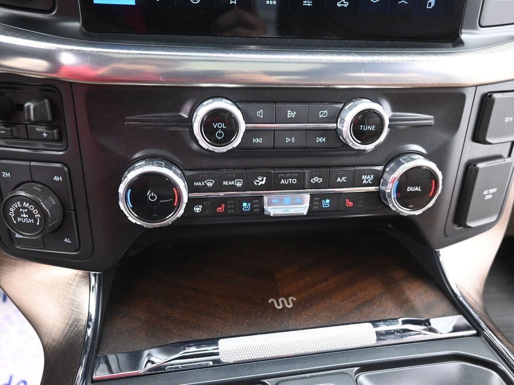 Ford F-150 Vehicle Full-screen Gallery Image 14