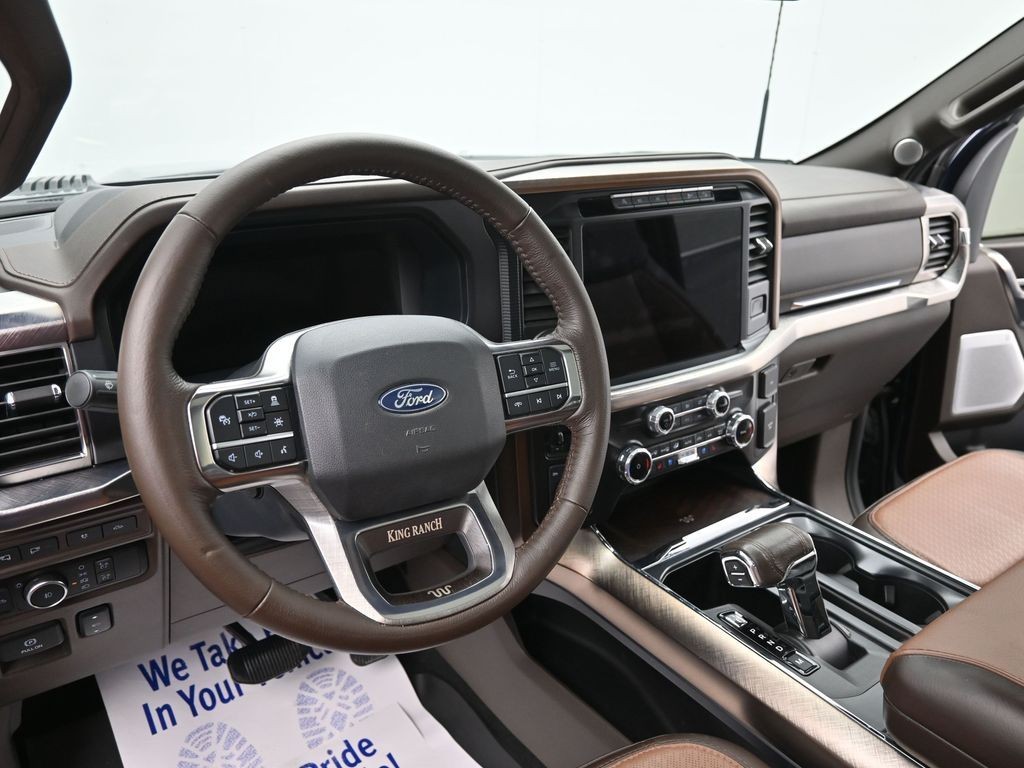 Ford F-150 Vehicle Full-screen Gallery Image 17