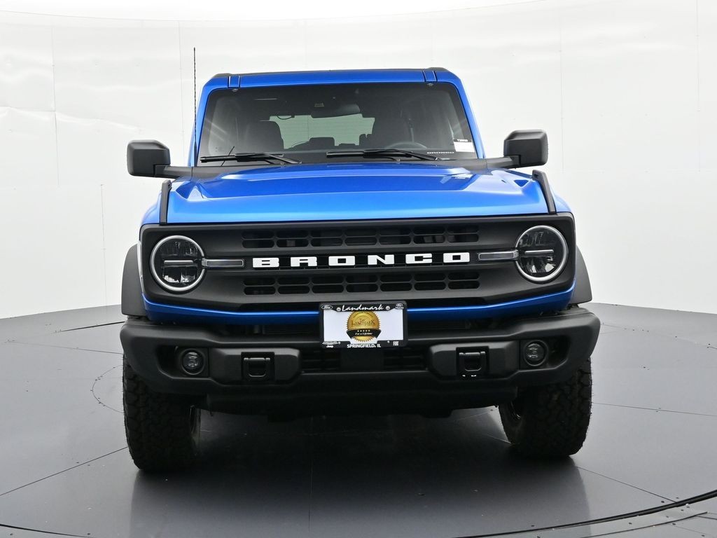 Ford Bronco Vehicle Full-screen Gallery Image 3
