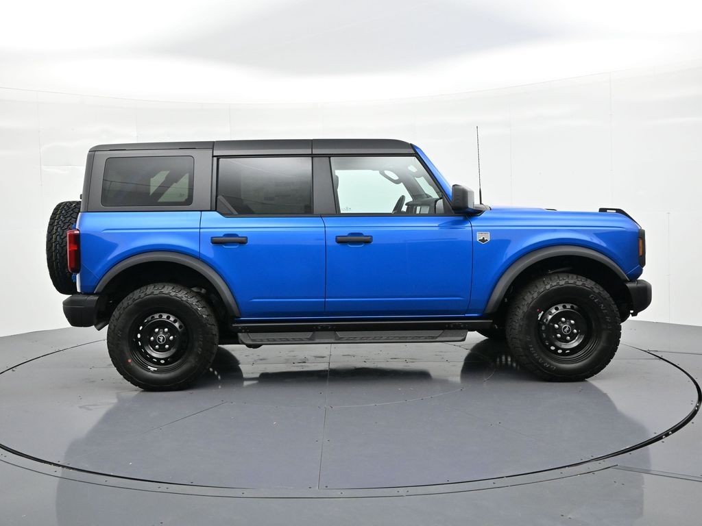 Ford Bronco Vehicle Full-screen Gallery Image 5