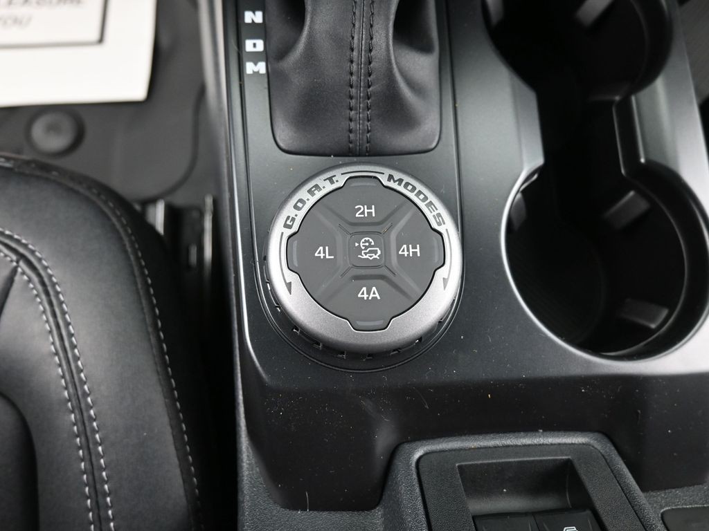 Ford Bronco Vehicle Full-screen Gallery Image 11