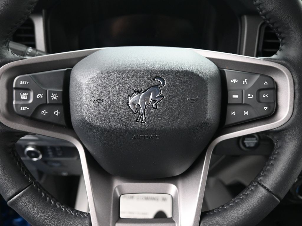 Ford Bronco Vehicle Full-screen Gallery Image 12