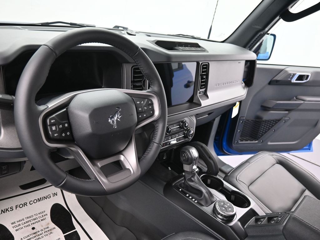 Ford Bronco Vehicle Full-screen Gallery Image 13