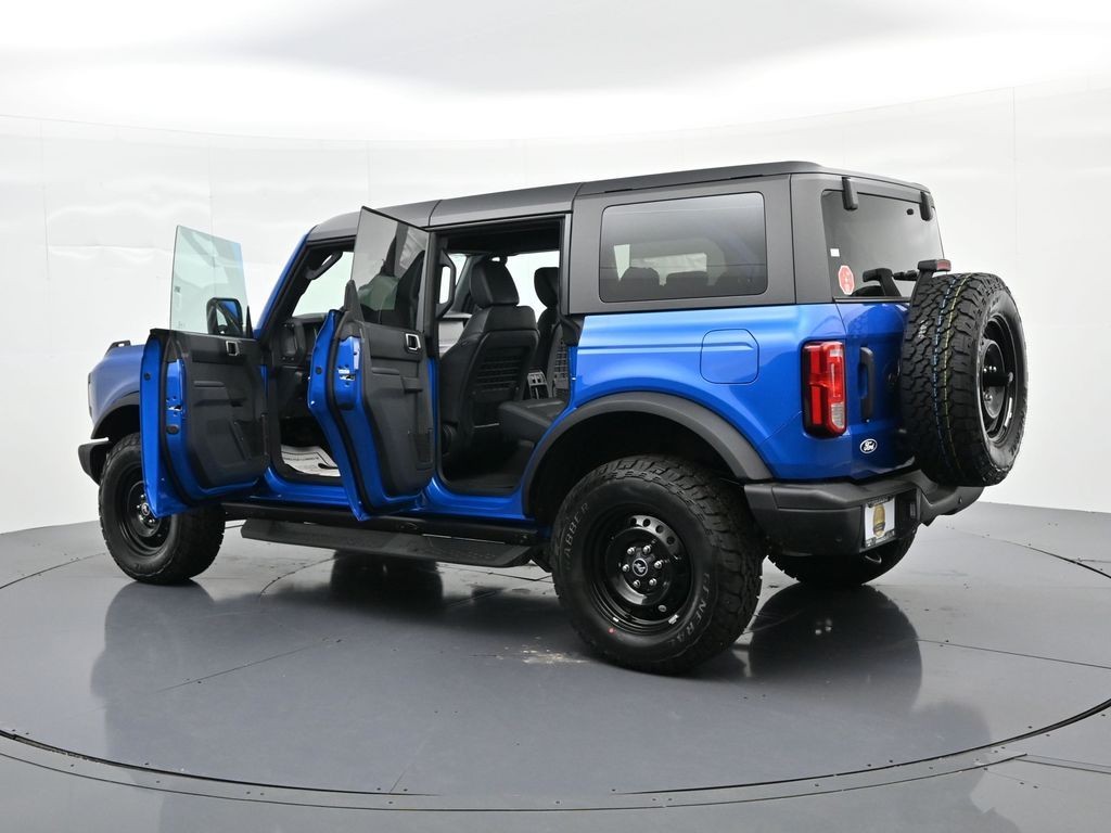 Ford Bronco Vehicle Full-screen Gallery Image 23