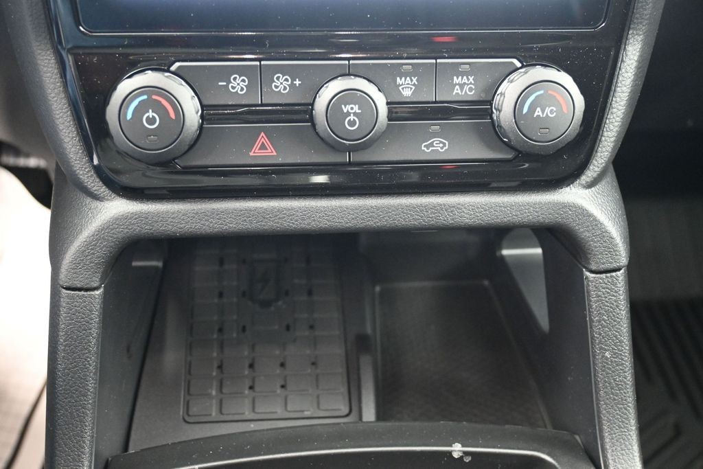 Ford Ranger Vehicle Full-screen Gallery Image 13