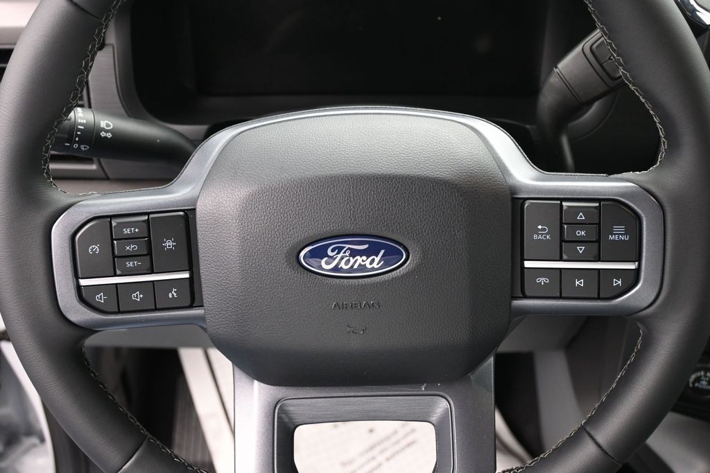 Ford F-150 Vehicle Full-screen Gallery Image 17