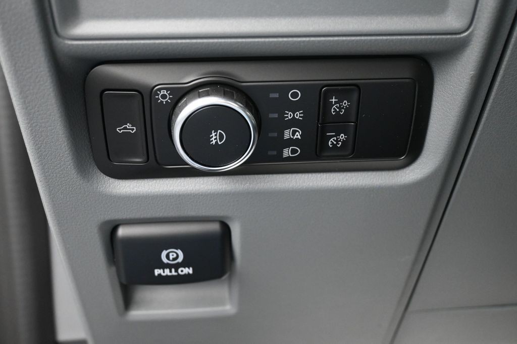 Ford F-150 Vehicle Full-screen Gallery Image 20