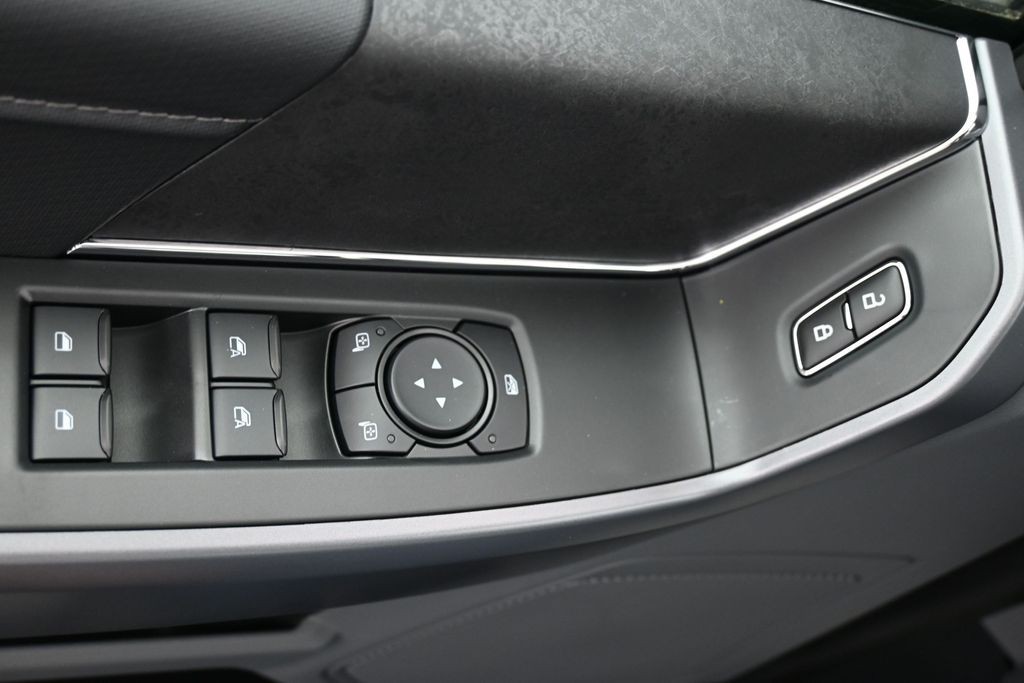 Ford F-150 Vehicle Full-screen Gallery Image 21