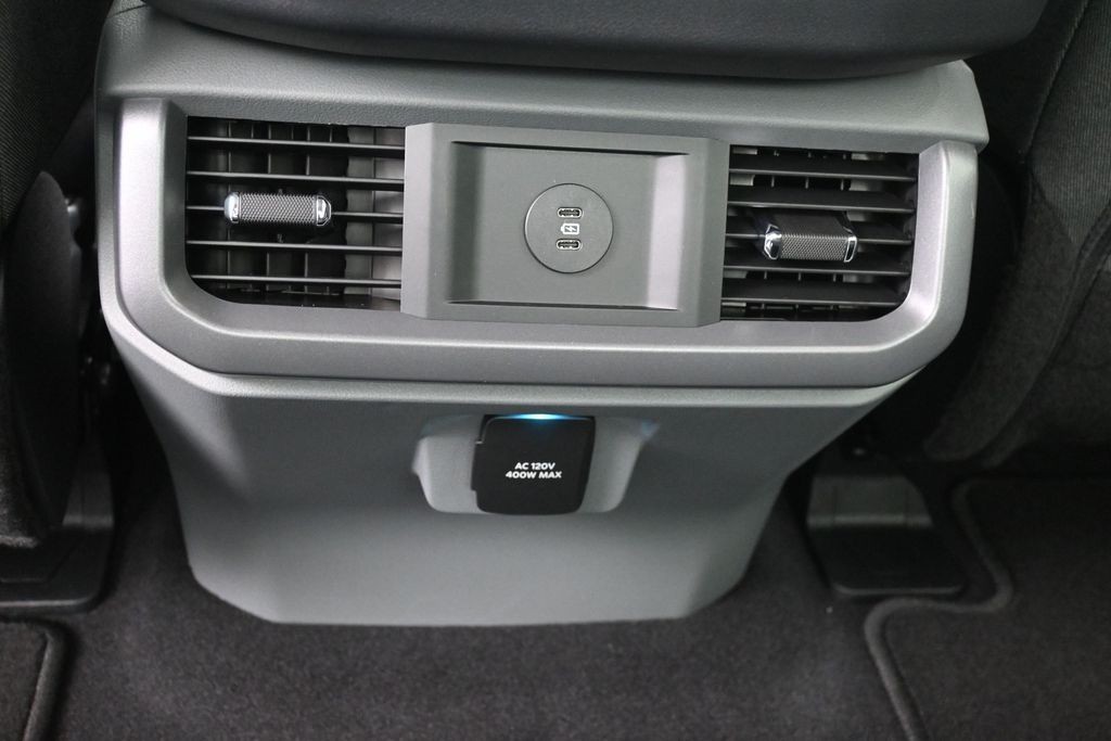 Ford F-150 Vehicle Full-screen Gallery Image 22