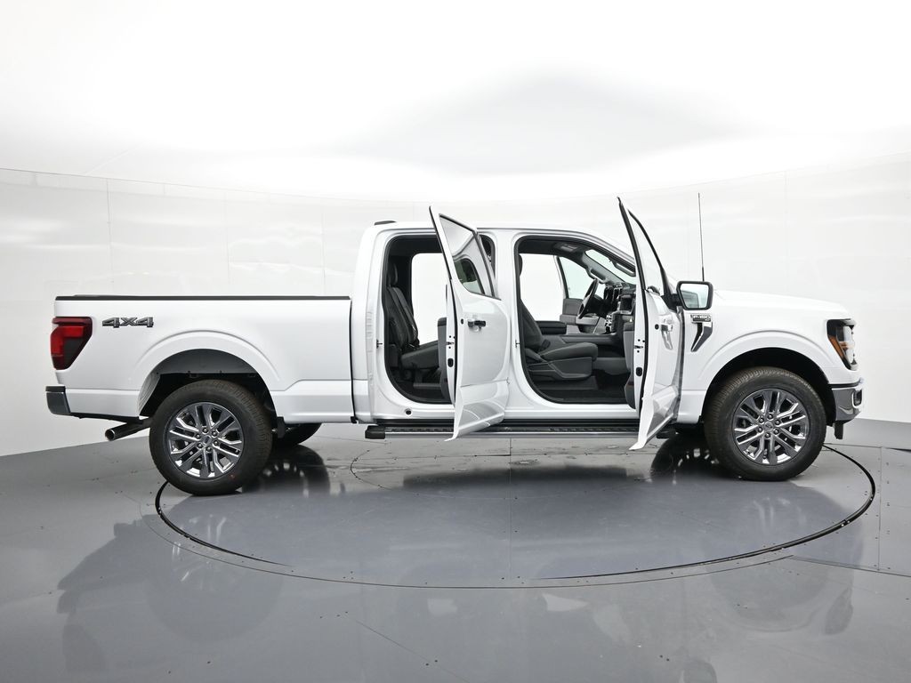 Ford F-150 Vehicle Full-screen Gallery Image 31