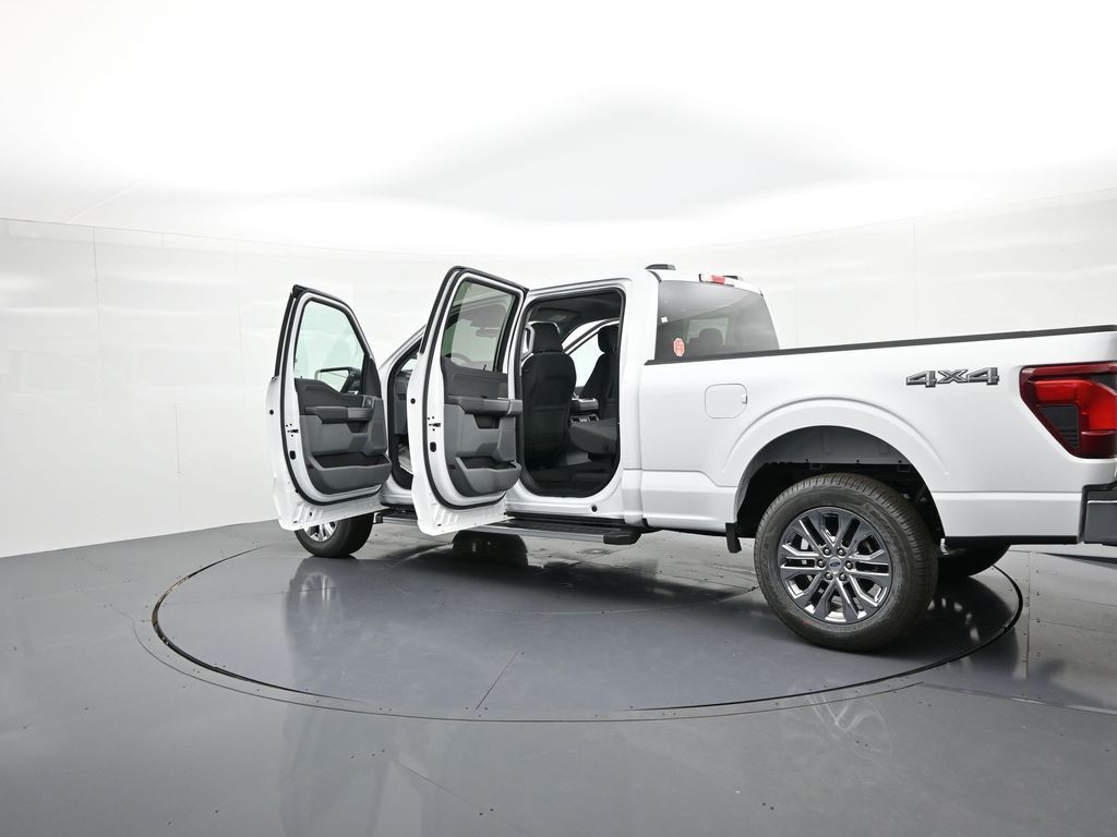 Ford F-150 Vehicle Full-screen Gallery Image 32