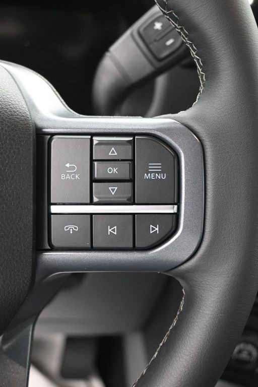 Ford F-150 Vehicle Full-screen Gallery Image 18