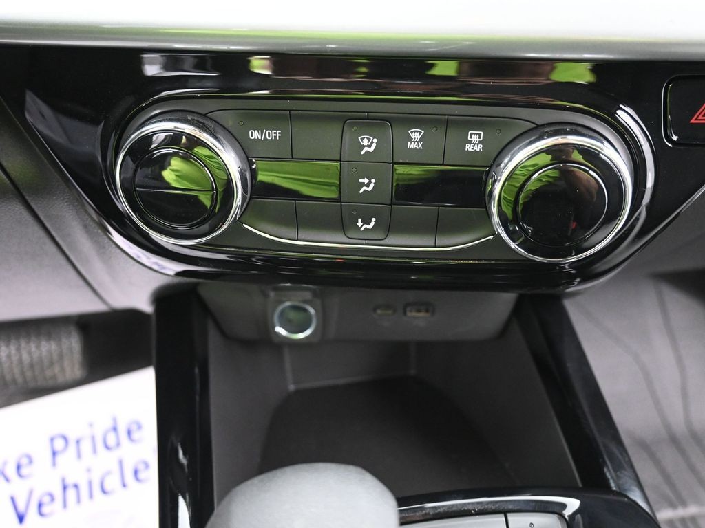 Chevrolet Trax Vehicle Full-screen Gallery Image 11