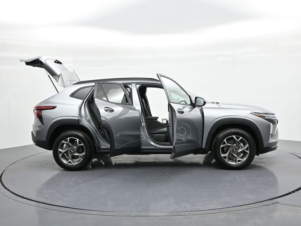 Chevrolet Trax Vehicle Full-screen Gallery Image 25