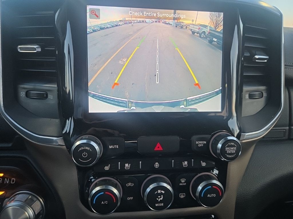 Ram 1500 Vehicle Full-screen Gallery Image 13