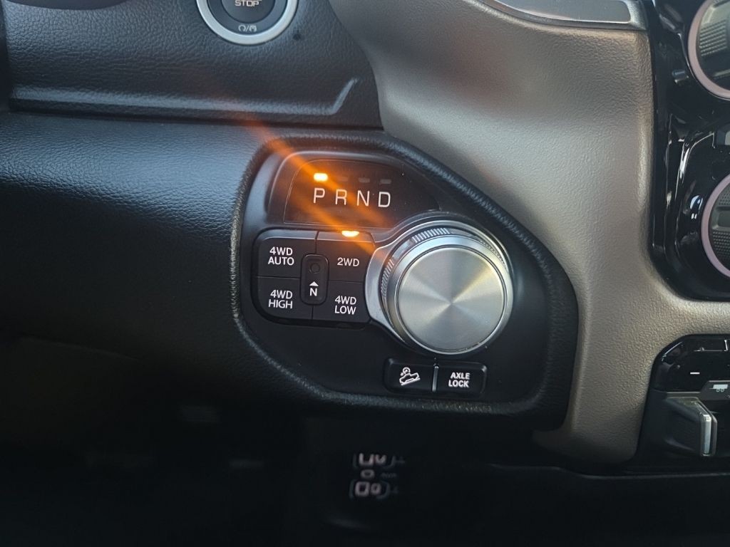 Ram 1500 Vehicle Full-screen Gallery Image 14