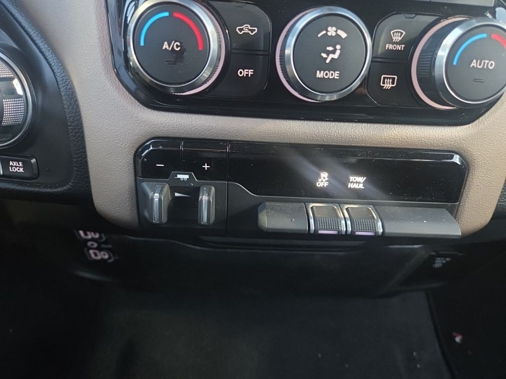 Ram 1500 Vehicle Full-screen Gallery Image 15