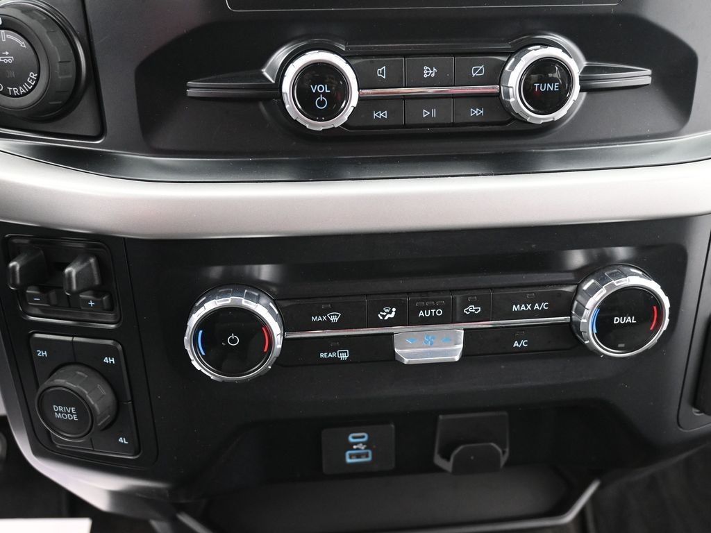 Ford F-150 Vehicle Full-screen Gallery Image 11