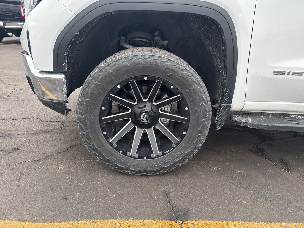 GMC Sierra 1500 Vehicle Full-screen Gallery Image 3