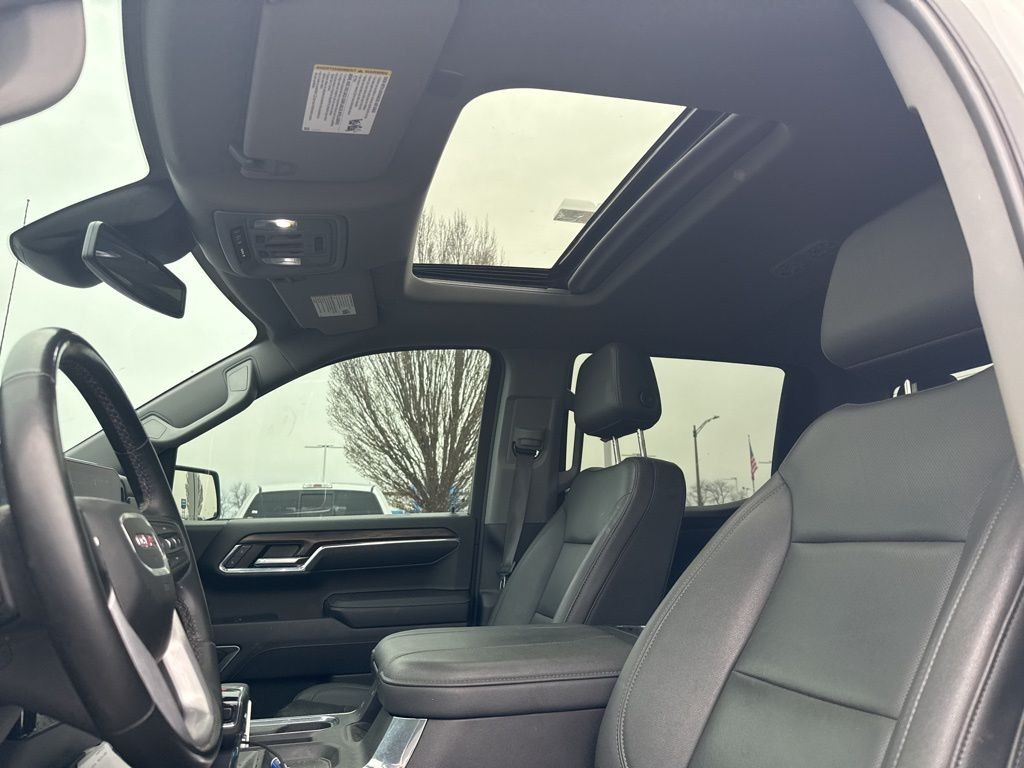 GMC Sierra 1500 Vehicle Full-screen Gallery Image 11