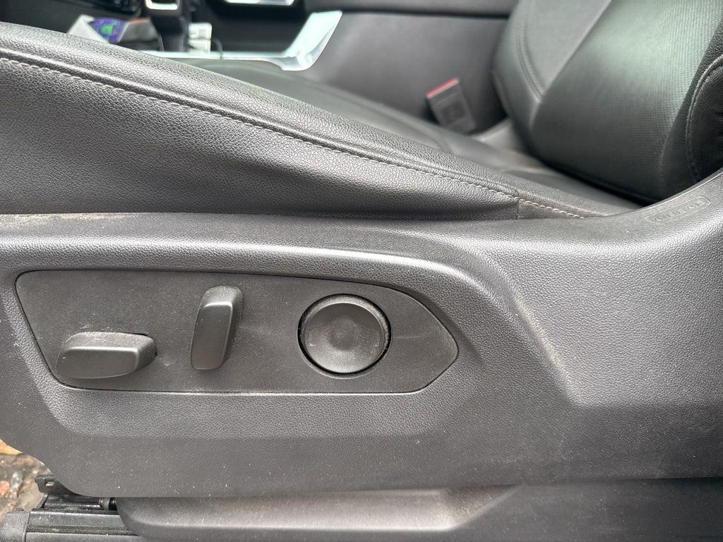 GMC Sierra 1500 Vehicle Full-screen Gallery Image 12