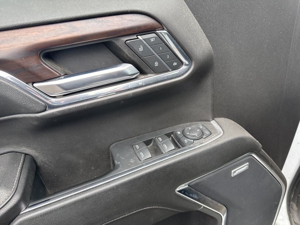 GMC Sierra 1500 Vehicle Full-screen Gallery Image 13