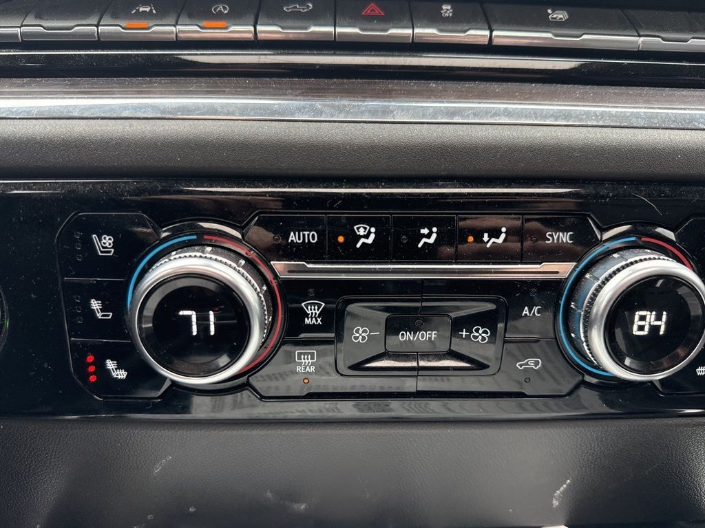 GMC Sierra 1500 Vehicle Full-screen Gallery Image 20