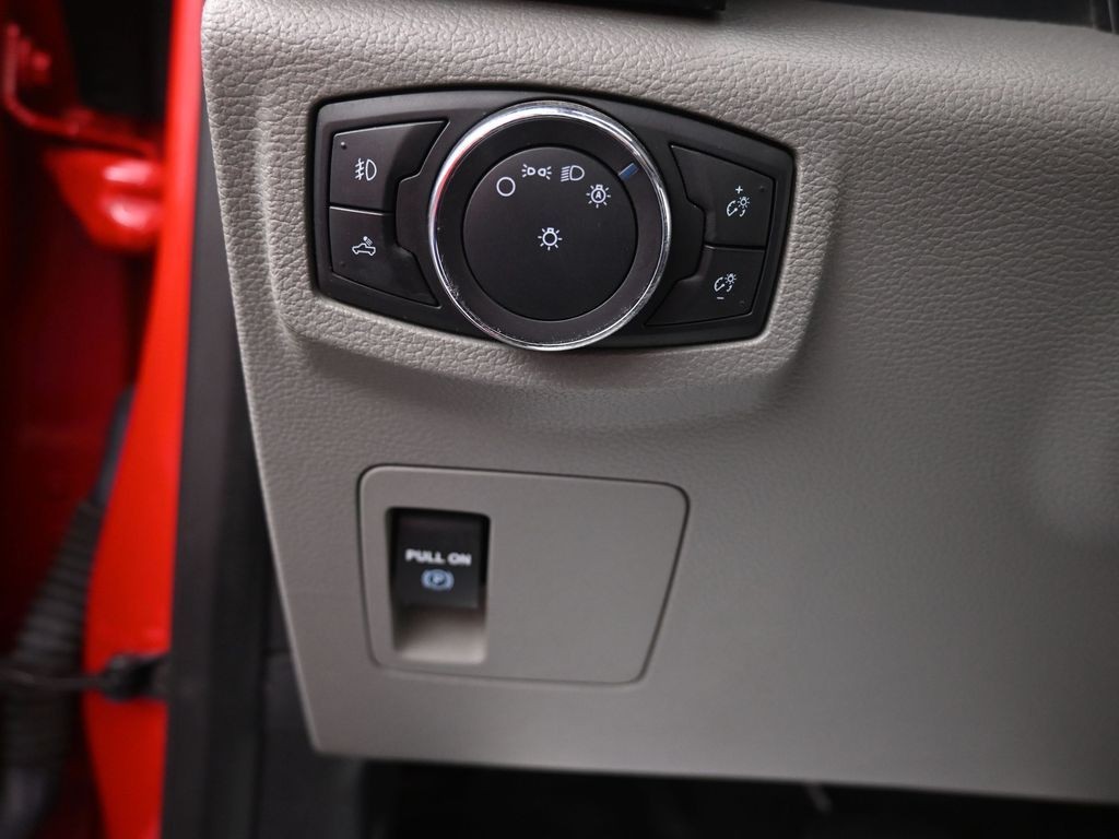 Ford F-150 Vehicle Full-screen Gallery Image 13