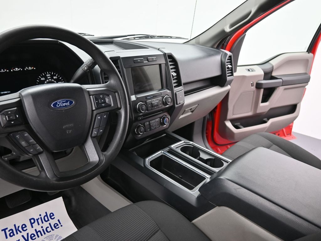 Ford F-150 Vehicle Full-screen Gallery Image 14