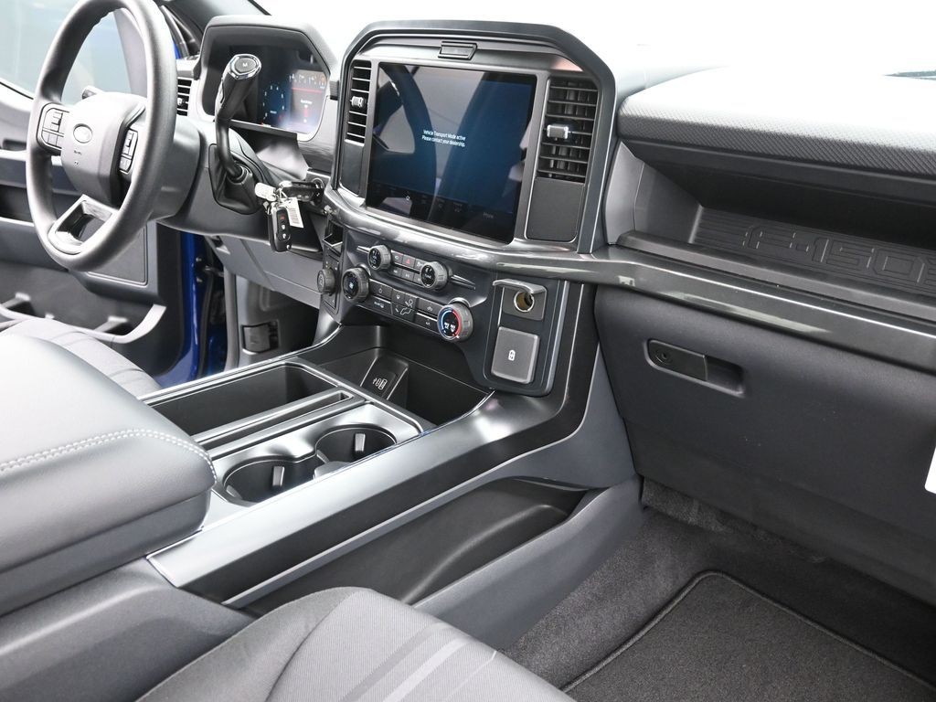 Ford F-150 Vehicle Full-screen Gallery Image 10