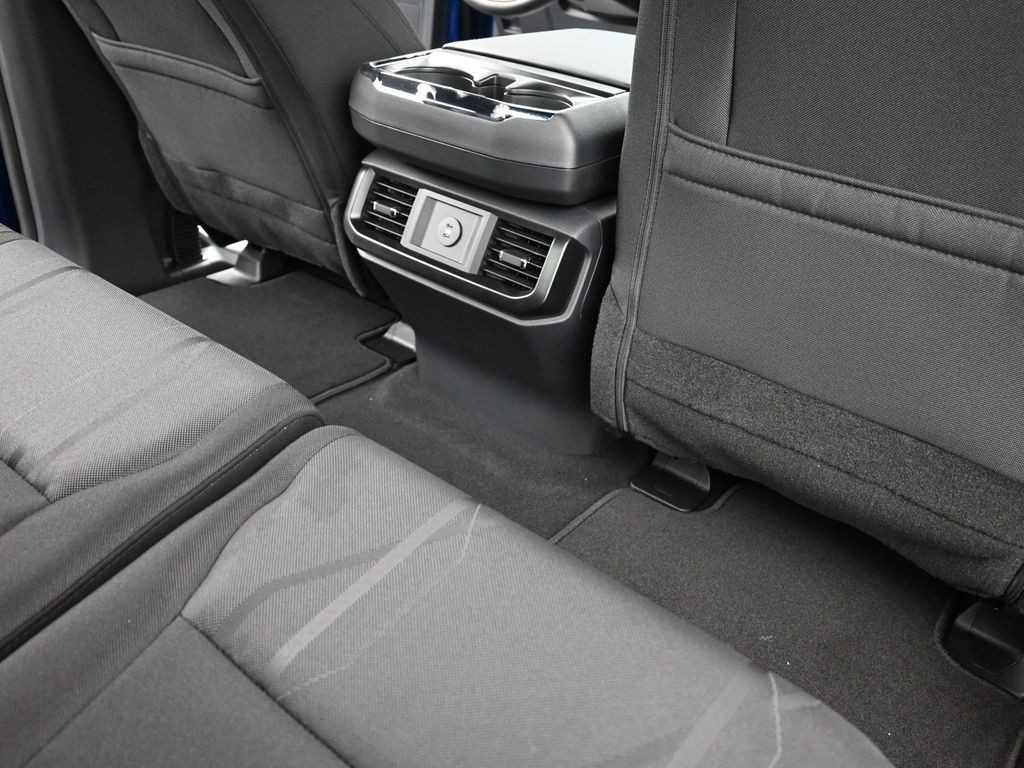 Ford F-150 Vehicle Full-screen Gallery Image 11