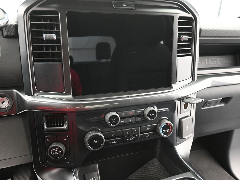 Ford F-150 Vehicle Full-screen Gallery Image 14