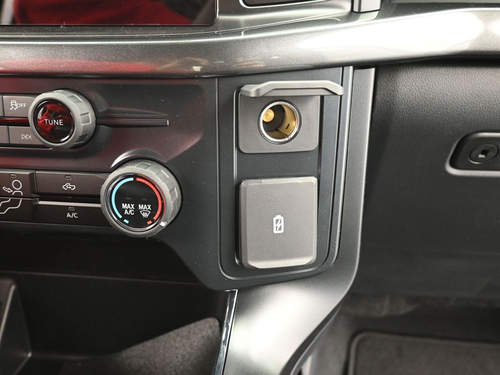 Ford F-150 Vehicle Full-screen Gallery Image 17