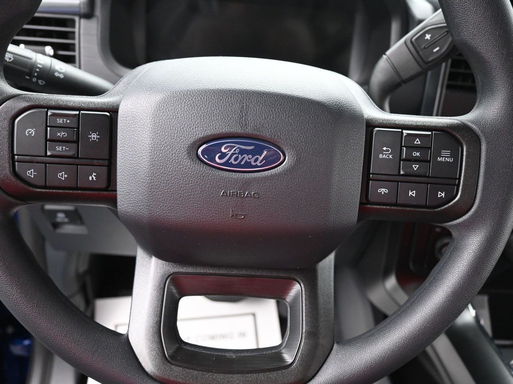 Ford F-150 Vehicle Full-screen Gallery Image 18