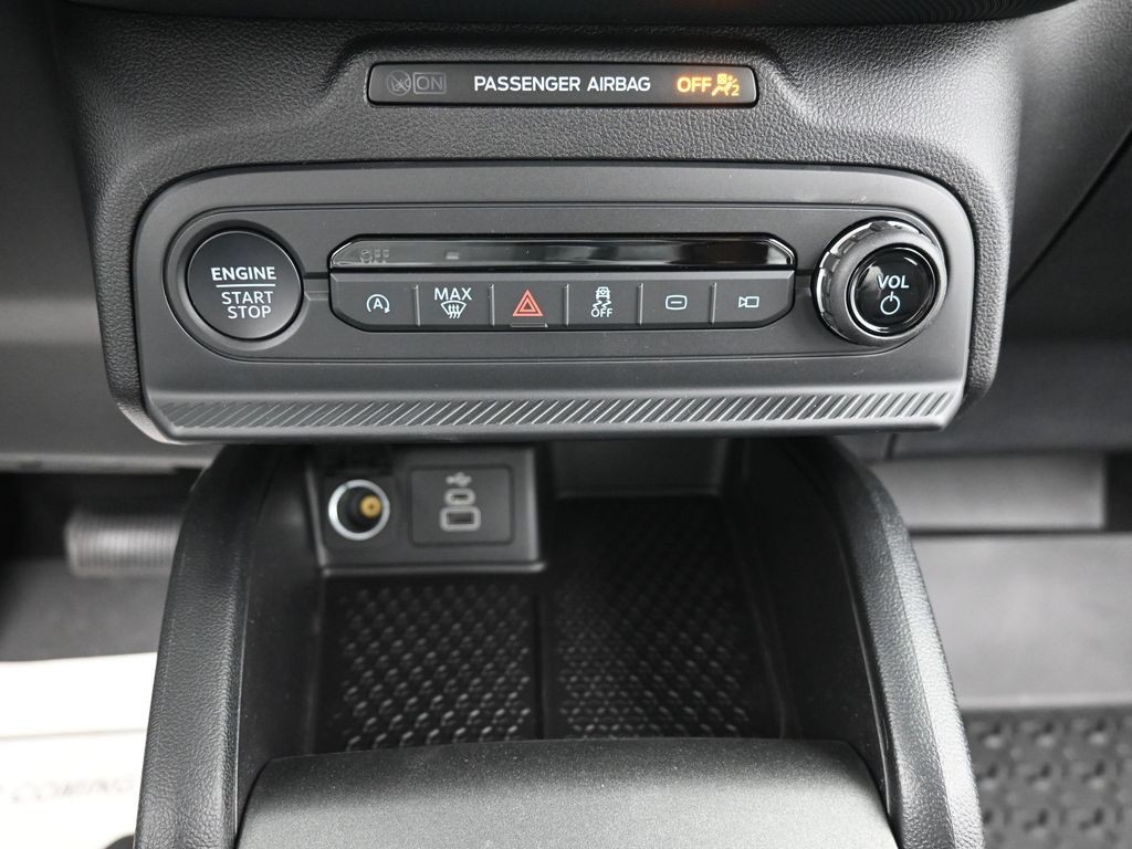 Ford Bronco Sport Vehicle Full-screen Gallery Image 11